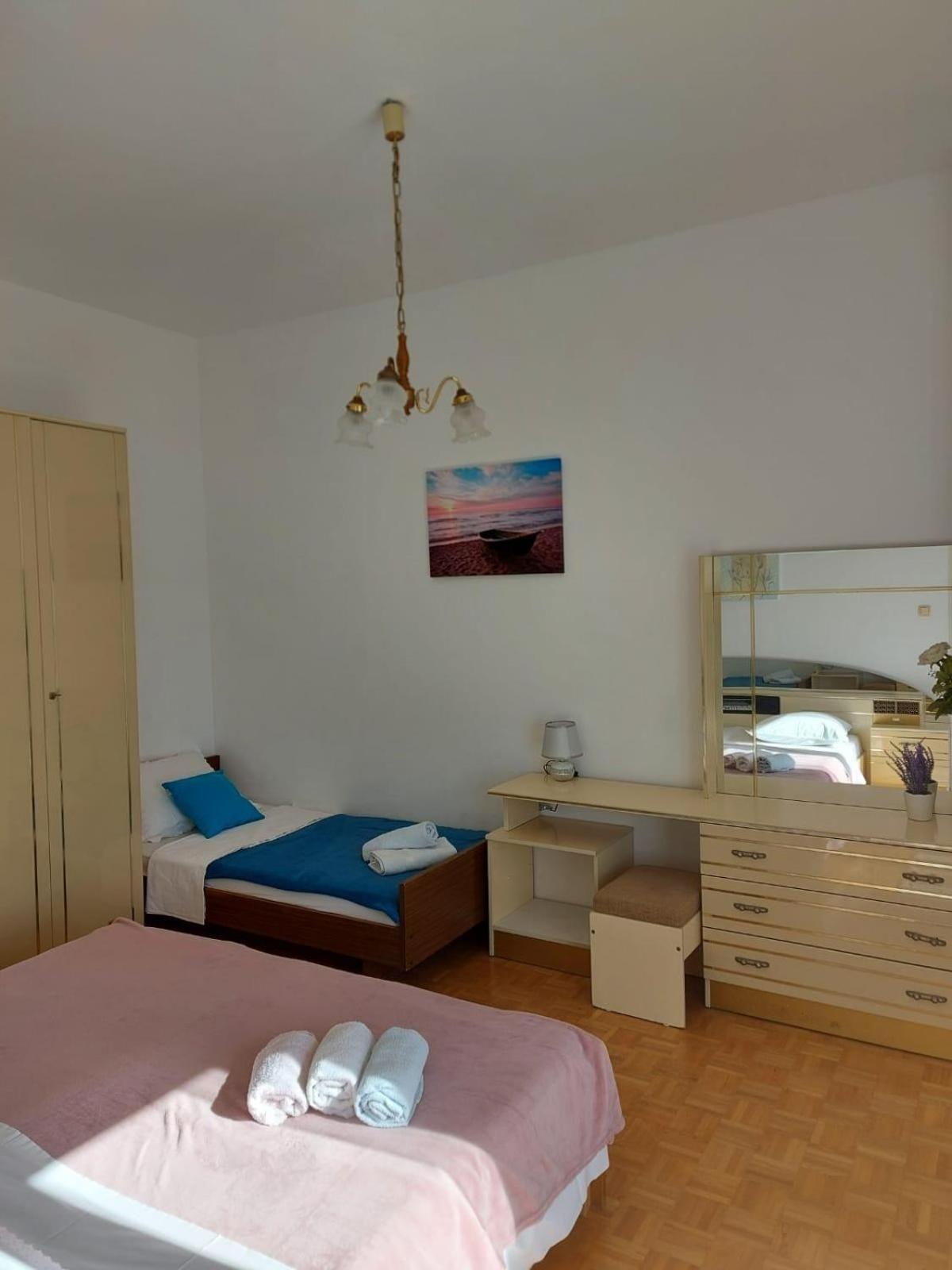 Apartments By The Sea Duce, Omis - 2731 Dugi Rat Rom bilde